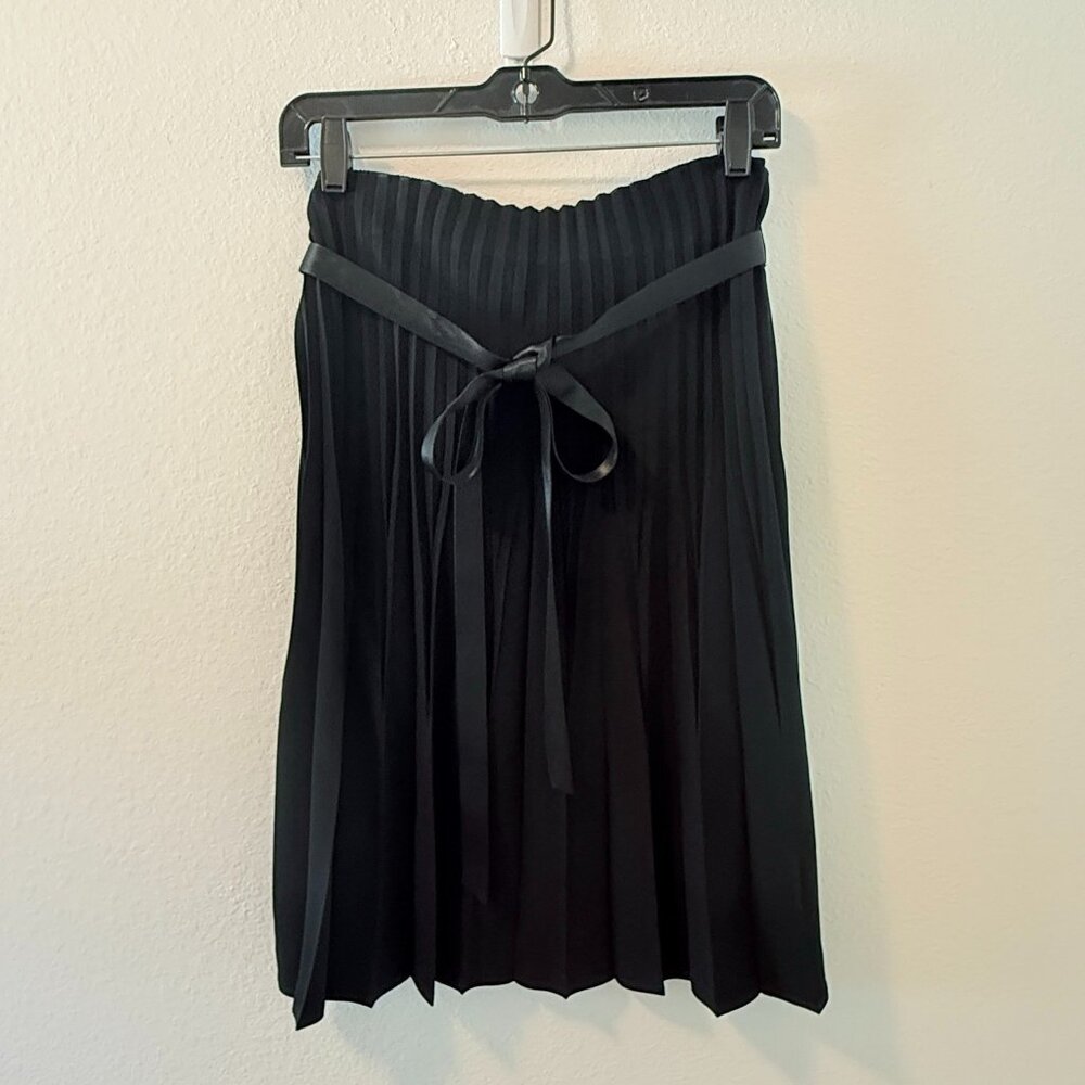 Burberry Black Pleated Skirt with Satin belt